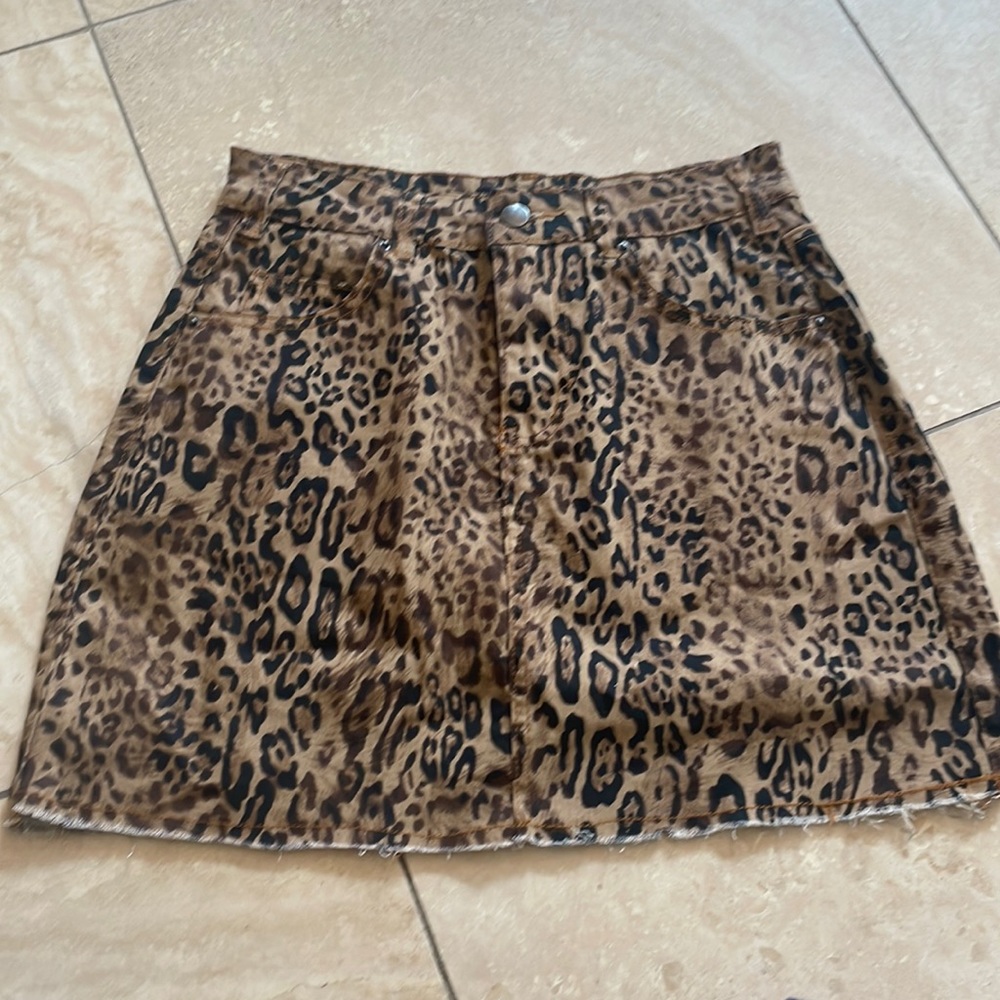 Boohoo Blue Animal print skirt. Size 2